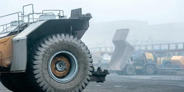 Semi Truck Repair Shop with Quick Roadside Assistance