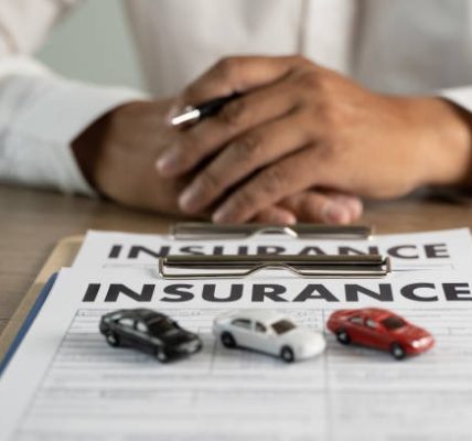 Comparing Local vs. National Car Insurance San Diego Providers