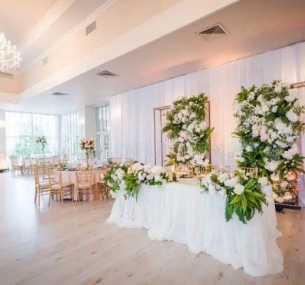 Artificial Flowers: When Imitation Quietly Became the Better Choice 