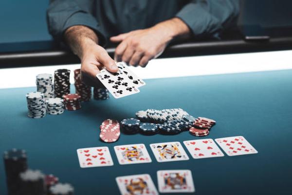 Experience Different Roulette Formats with オンラインカジノ Casino Tables